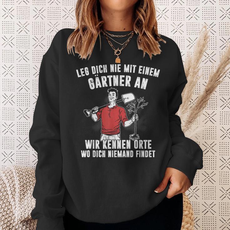 Leg Dich Nie Mit Einer Gärtner An Gartenarbeit Garden Sweatshirt Geschenke für Sie