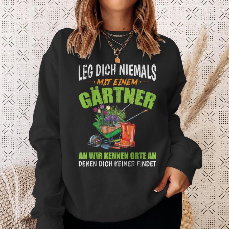 Leg Dich Niemals Mit Einer Gärtner An Garden Sweatshirt Geschenke für Sie
