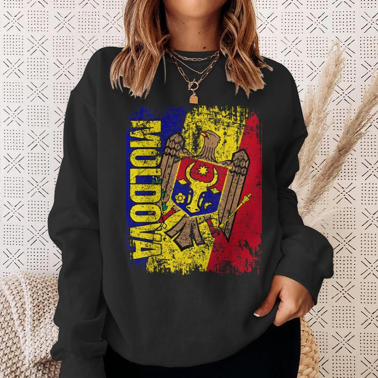 Moldova Flag Vintage Distressed Moldova Sweatshirt Gifts for Her