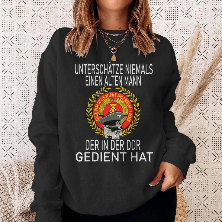 Nva Ddr Underschatz Niemals Einen Alten Mann S Sweatshirt Geschenke für Sie