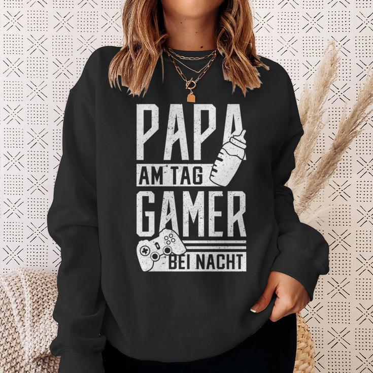 Papa Am Tag Gamer In Der Nacht Geschenk Dadatertag Sweatshirt Geschenke für Sie