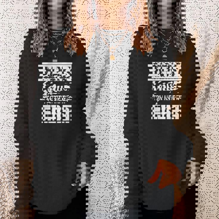 Papas Geniaux Sont Nes En Fevrier T-Shirt Sweater e Cadeaux pour elle