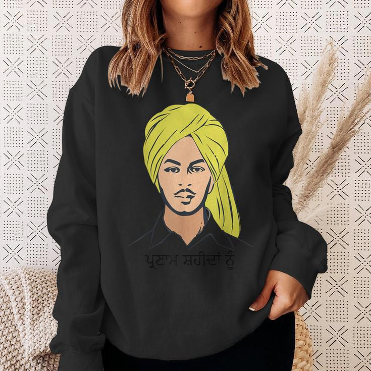 Parnam Shaheeda Nu Shaheed Bhagat Singh Indian Patriotic Sweatshirt Gifts for Her