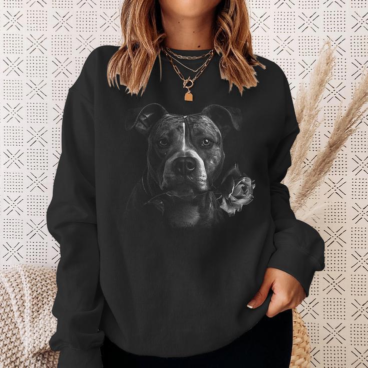 Plain Portrait Of Stafford Terrier And Rose Sweatshirt Geschenke für Sie