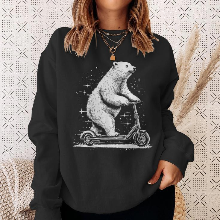 Polar Bear On An E-Scooter Sweatshirt Geschenke für Sie