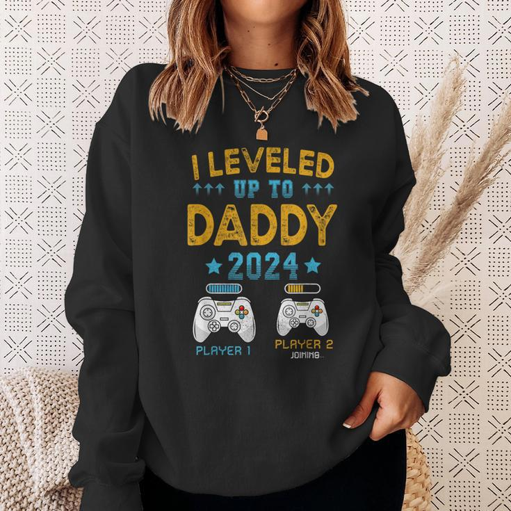 Retro I Leveled Up To Daddy 2024 First Time Dad Sweatshirt Gifts for Her