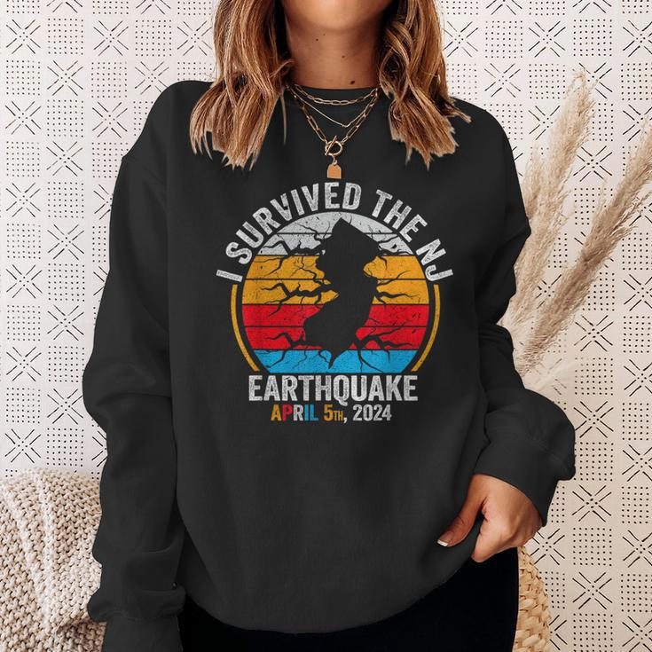 Retro Vintage I Survived The Nj Earthquake Sweatshirt Gifts for Her