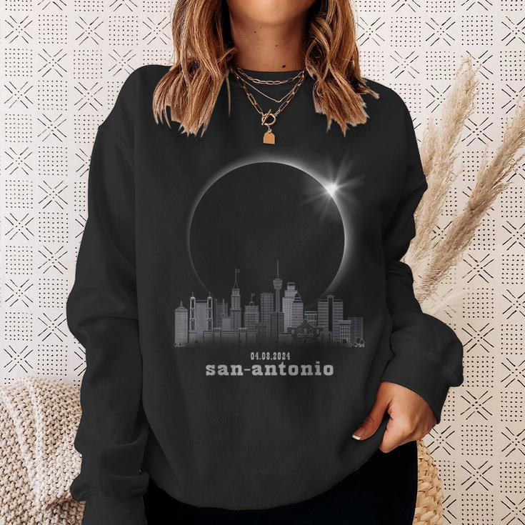 San Antonio Tx Skyline Silhouette Total Solar Eclipse 2024 Sweatshirt Gifts for Her
