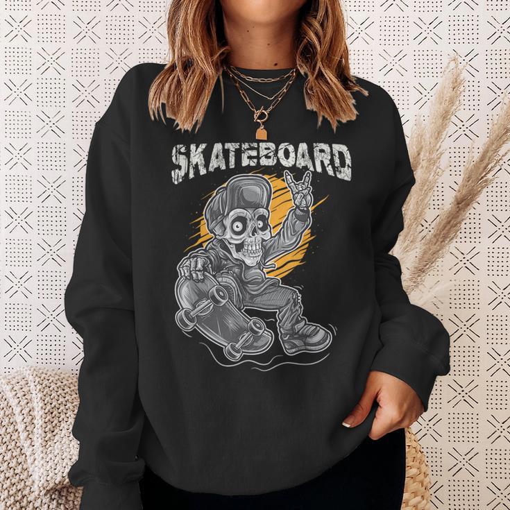 Santa Cruz Skateboard Retro Vintage Skateboarding Skull Boy Sweatshirt Gifts for Her