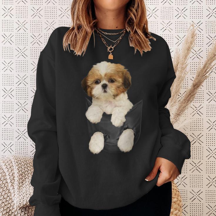 Shih Tzu Puppy In Pocket Sweatshirt Geschenke für Sie