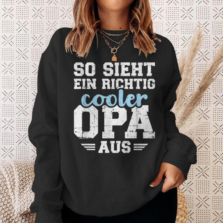 With So Sieht Ein Richtig Cooler Opa German Text Black Sweatshirt Geschenke für Sie