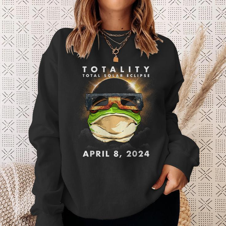 Solar Eclipse 2024 Frog Wearing Eclipse Glasses Sweatshirt Gifts for Her