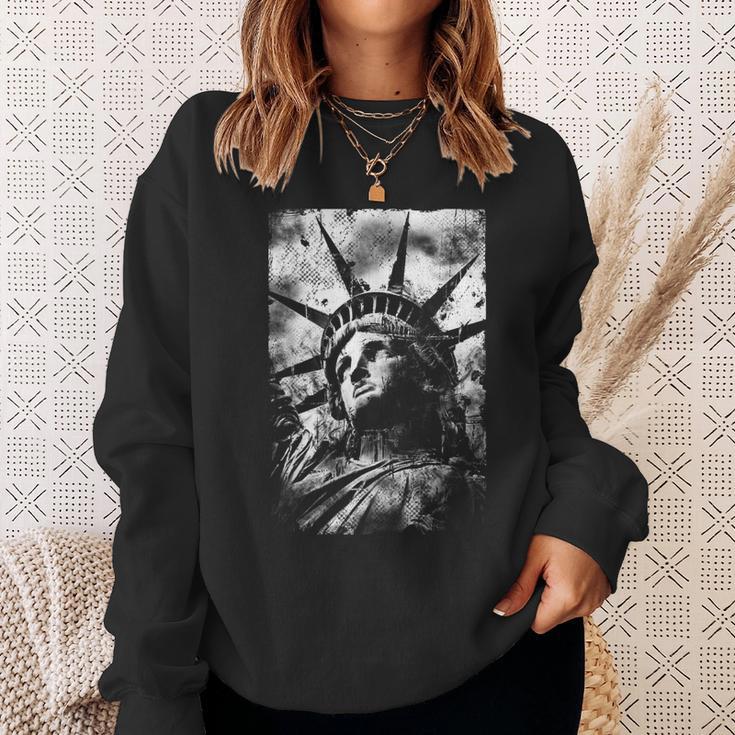 Statue Of Liberty Distressed Usa Graphic Sweatshirt Gifts for Her