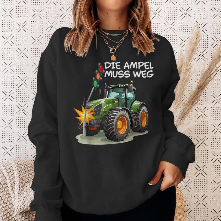 With Traktor Rammt Ampel Die Ampel Muss Weg Sweatshirt Geschenke für Sie