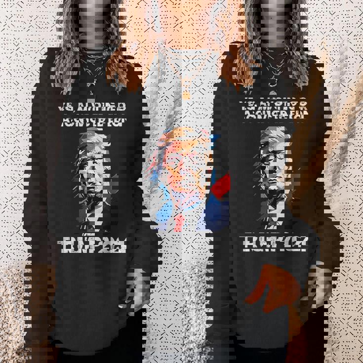 Trump Yes I Am Voting For A Convicted Felon Sweatshirt Gifts for Her