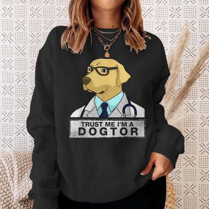 Trust Me I Am A Dogtor Dog Doctor Vet Veterinarian Sweatshirt Geschenke für Sie