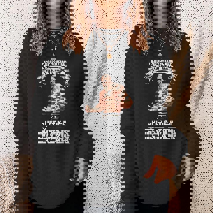 Un Vieil Homme Qui Est Ne En Fevrier T-Shirt Sweater e Cadeaux pour elle