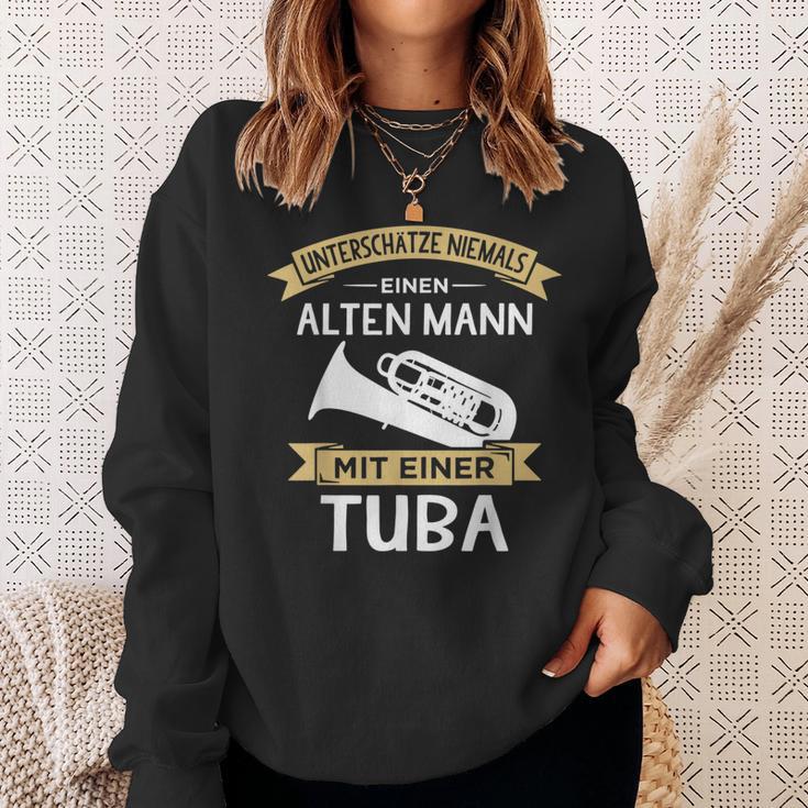 Underschätze Niemal Eine Alten Mann Mit Einer Tuba Sweatshirt Geschenke für Sie