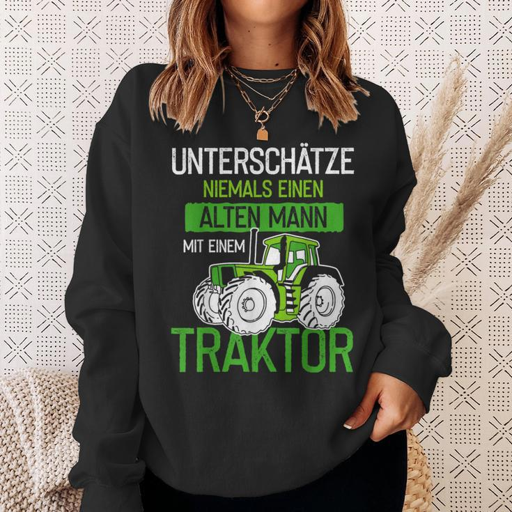 Unterschätze Niemals Einen Alten Mann Mit Einem Traktor Opa Sweatshirt Geschenke für Sie