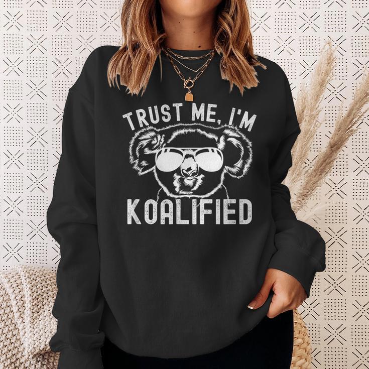 Vertrauen I'm Koalified Lustiger Koala Koala-Liebhaber Papa-Witz Sweatshirt Geschenke für Sie