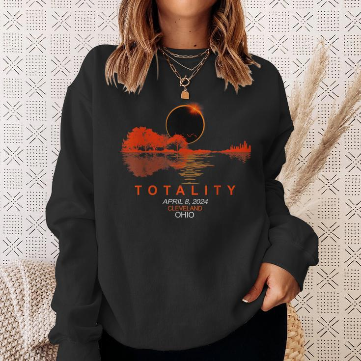 Vintage Cleveland Ohio Total Solar Eclipse 2024 Sweatshirt Gifts for Her