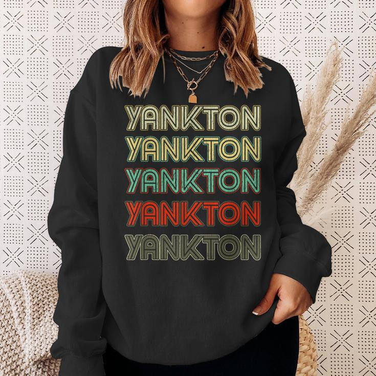 Vintage South Dakota Retro Yankton Sweatshirt Gifts for Her