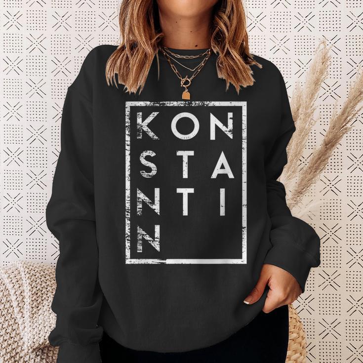 Vintage-Stil Schwarzes Sweatshirt mit 'Konstantin' Aufdruck, Retro Design Tee Geschenke für Sie