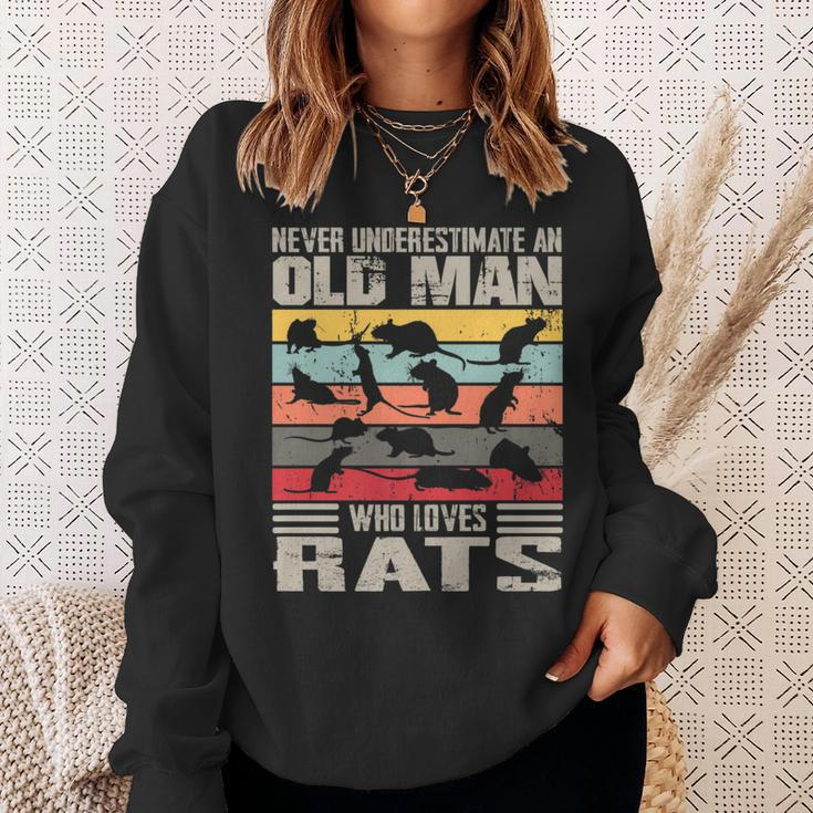 Vintage Never Underestimate An Old Man Who Loves Rats Cute Sweatshirt Gifts for Her