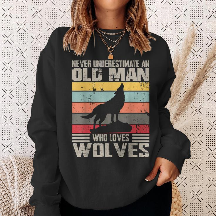 Vintage Never Underestimate An Old Man Who Loves Wolves Cute Sweatshirt Gifts for Her