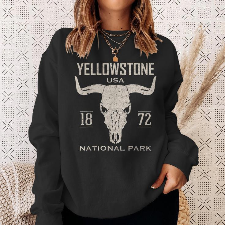 Yellowstone National Park Bison Skull Buffalo Vintage Sweatshirt Gifts for Her