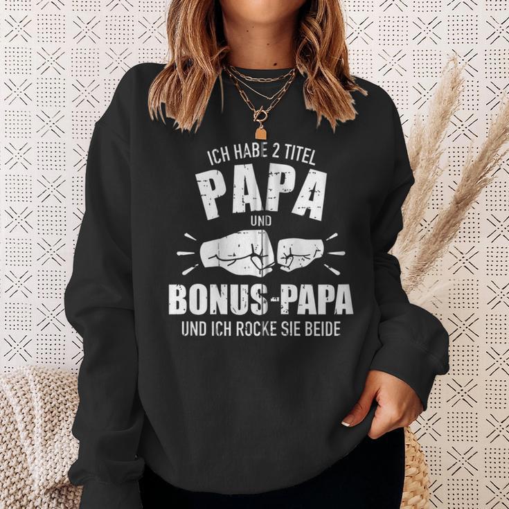 Zwei Titel Papa Und Bonus Papa Und Rocke Sie Beide Fäuste Kapuzenjacke Sweatshirt Geschenke für Sie