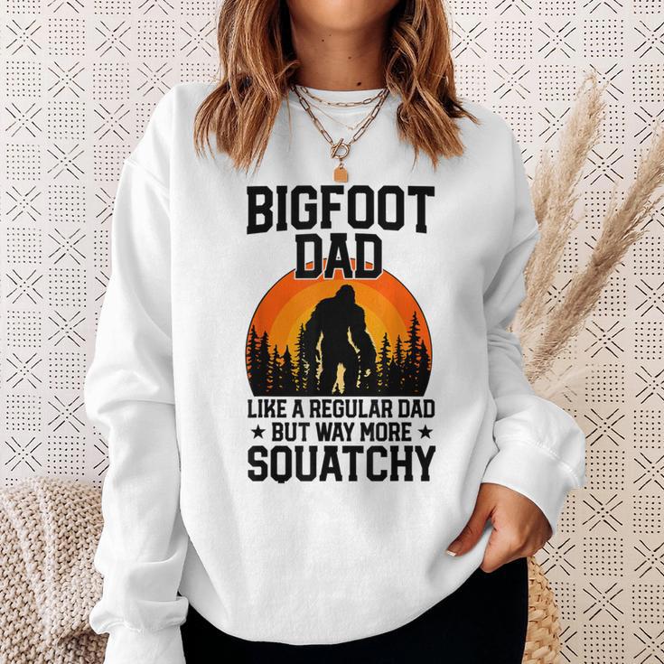 Bigfoot Dad Retro Papa Squatchintage Sasquatchatertag Sweatshirt Geschenke für Sie