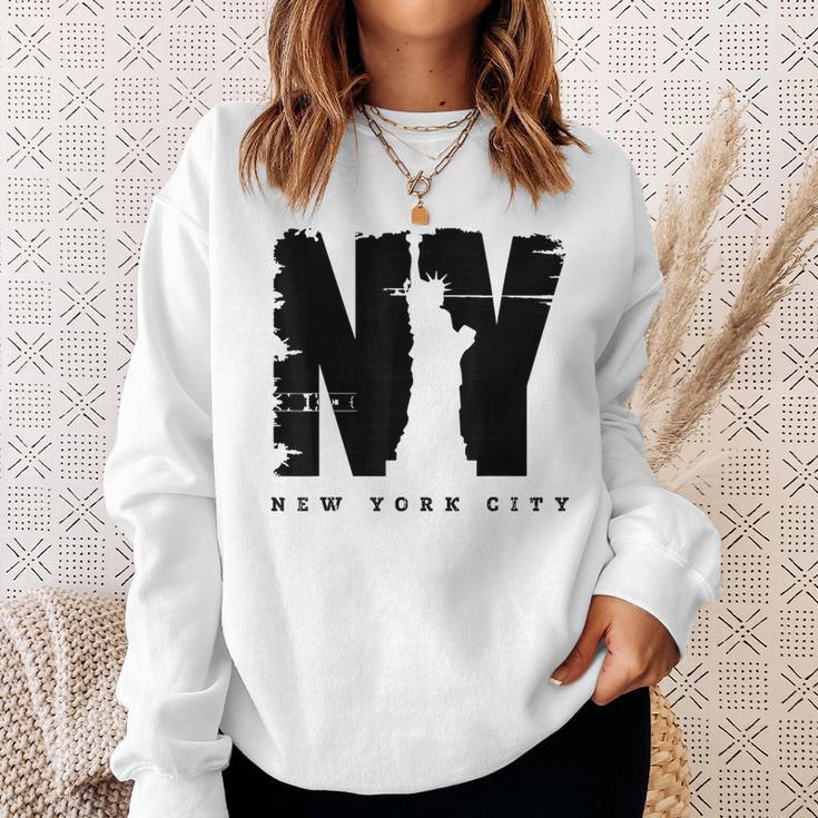 Cool Vintage New York City Style New York City Sweatshirt Gifts for Her