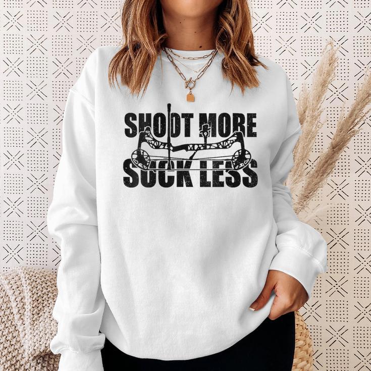 Damen Shoot More Suck Less Lustige Jagdliebhaber Hunter Papa Ehemann Mit-Ausschnitt Sweatshirt Geschenke für Sie