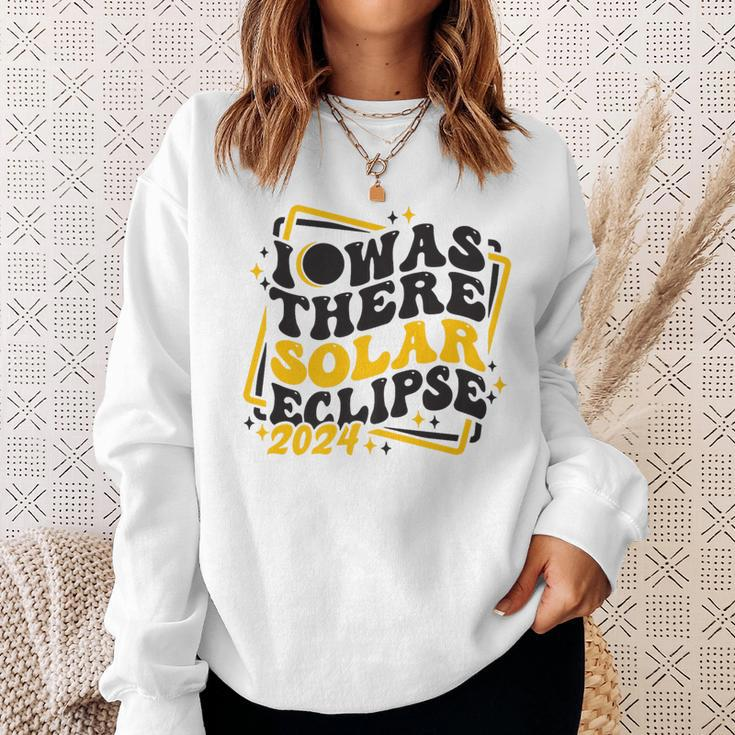Groovy Vintage Retro I Was There Solar Eclipse 2024 Sweatshirt Gifts for Her