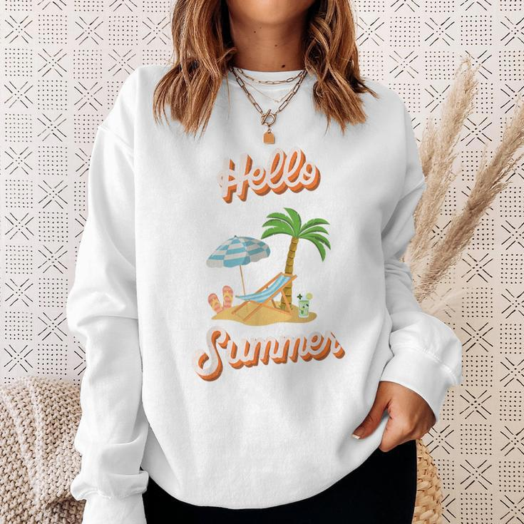 Hello Summer – Mit Sand Meer Sonnenschirm Und Palmenstimmung Sweatshirt Geschenke für Sie