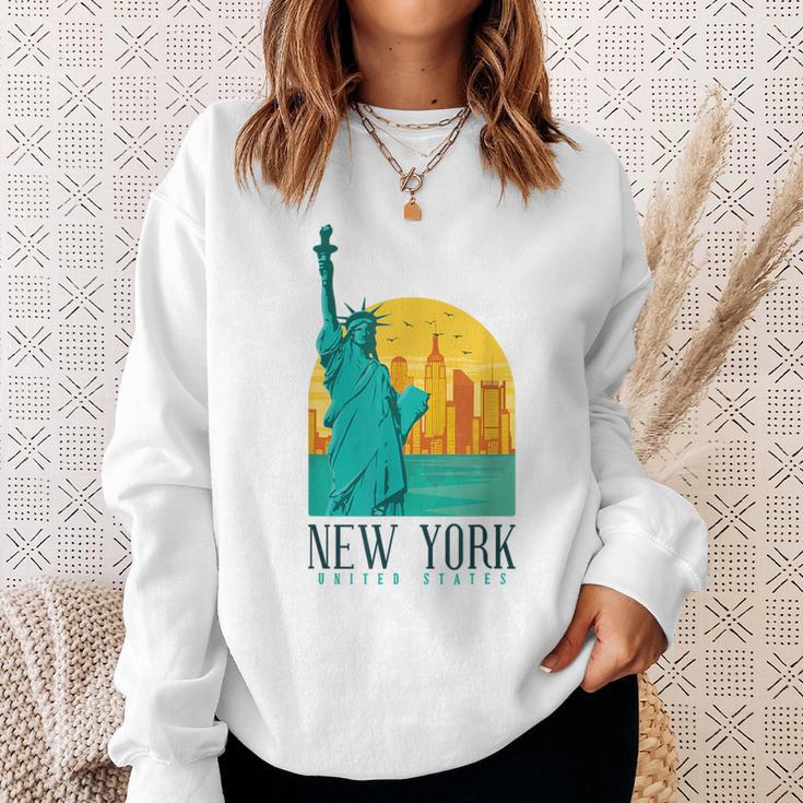 Statue Of Liberty Retro Vintage New York City Nyc Ny Sweatshirt Gifts for Her