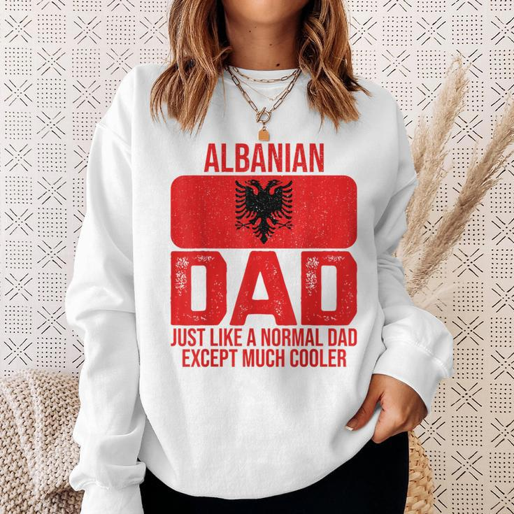 Vintage Albanian Dad Albania Flag Father's Day Sweatshirt Gifts for Her