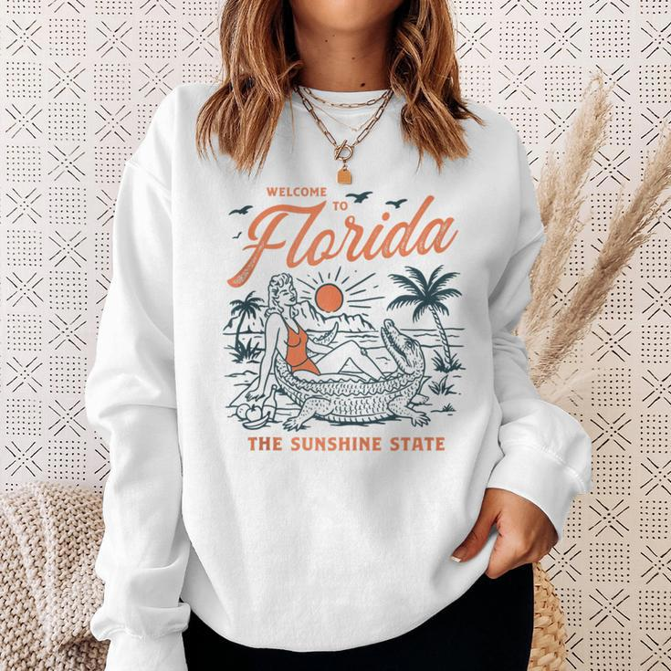 Welcome To Florida Vintage Gator Beach Sunshine State Sweatshirt Gifts for Her