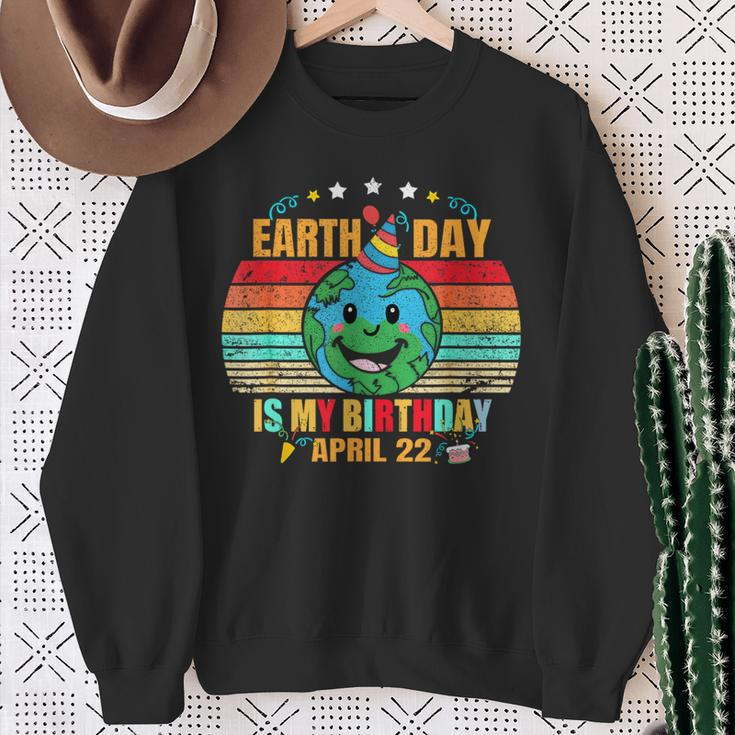 22 April Happy Earth Day It's My Birthday Earth Day Sweatshirt Gifts for Old Women