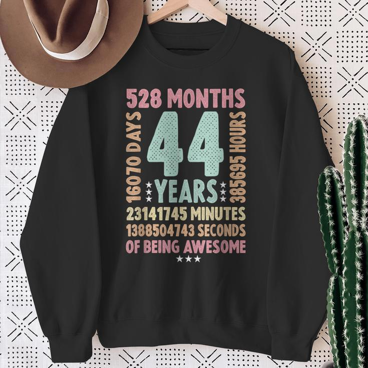 44Th Birthday 44 Years Old Vintage Retro 44 Yr Old Sweatshirt Gifts for Old Women