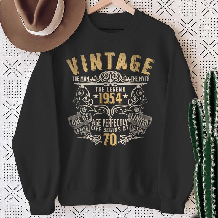 70 Year Old Vintage 1954 Man Myth Legend 70Th Birthday Sweatshirt Gifts for Old Women