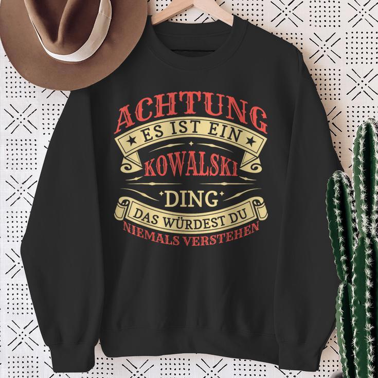 Achtung Es Ist Ein Kowalski Ding Last Name Plate S Sweatshirt Geschenke für alte Frauen