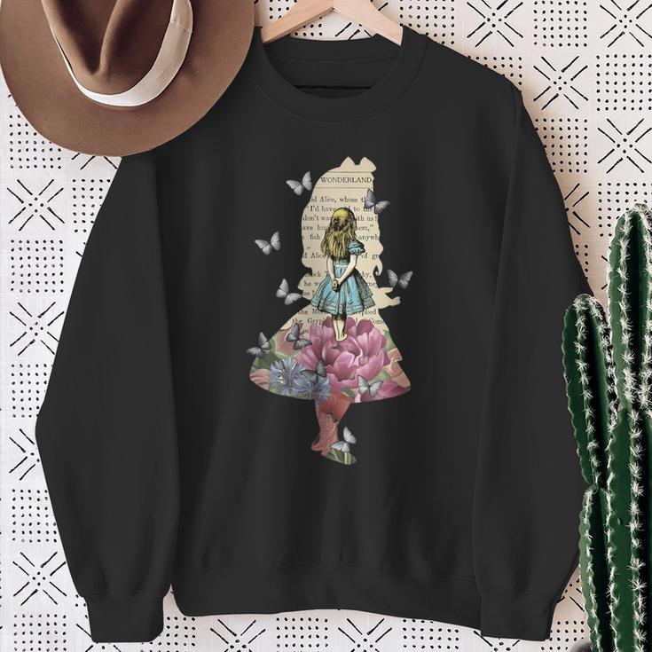 Alice In Wonderland Magical Garden -Intage Book Sweatshirt Geschenke für alte Frauen