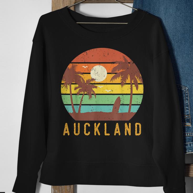 Auckland New Zealand Retro Surf Beach Vibe Vintage 70S Sweatshirt Gifts for Old Women