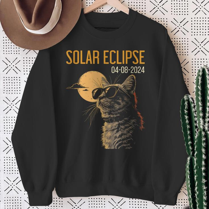 Cat Watching Eclipse 2024 Eclipse Solar 2024 Cat Sweatshirt Gifts for Old Women