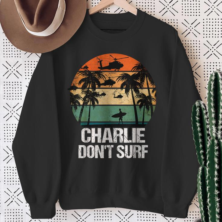 Charlie Dont Surf Helicopter Beach Vietnam Surfer Sweatshirt Geschenke für alte Frauen