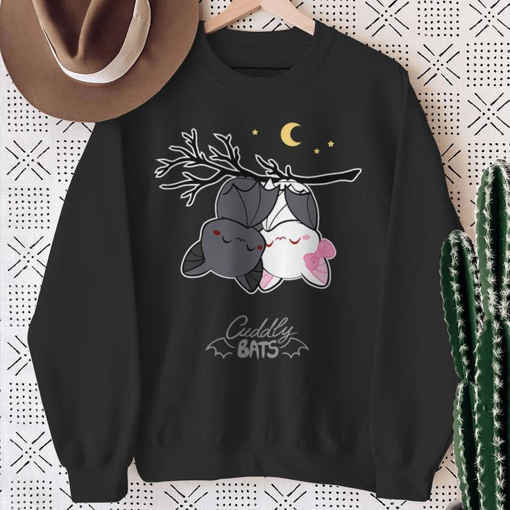 Cute Bats For Sleeping ed By Cuddly Bat Com Sweatshirt Geschenke für alte Frauen