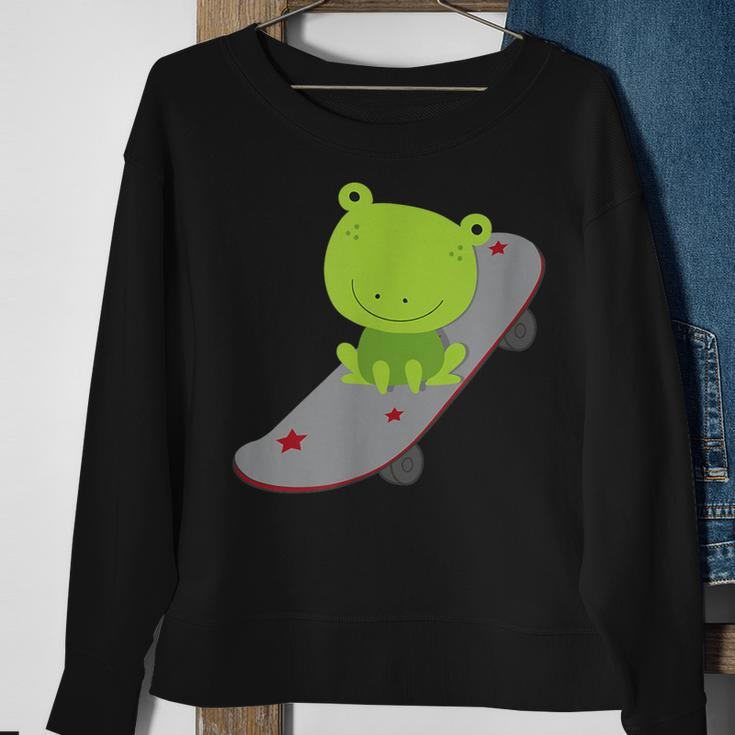 Cute Frog On Skateboard Kawaii Aesthetic Frog Sweatshirt Gifts for Old Women