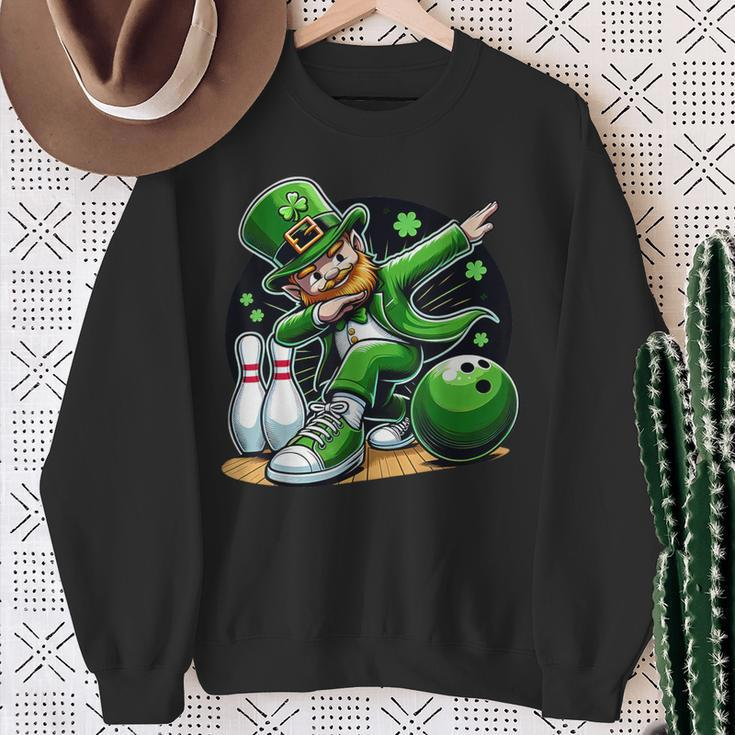 Dabbing Leprechaun Bowling Irish Bowler St Patrick's Day Sweatshirt Gifts for Old Women